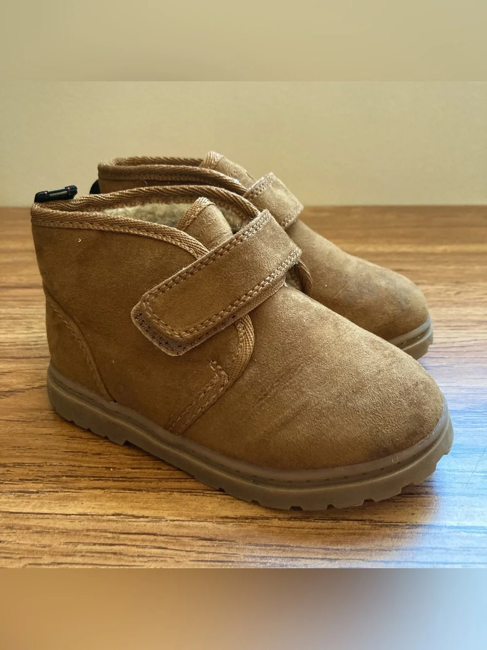 5/$15 Cat & Jack Kids Brown Faux Suede Velcro Boots 7